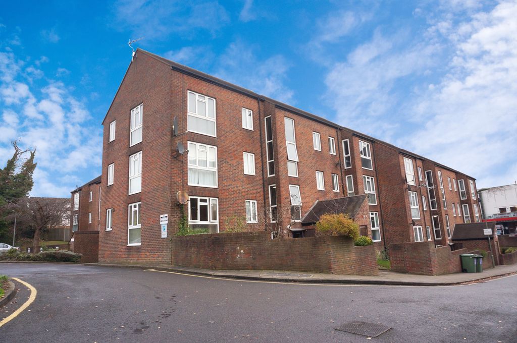 Property photo 1 of 7 Two Bed Flat, East Finchley, N2 - Â£1,900.00 Per Calendar Month