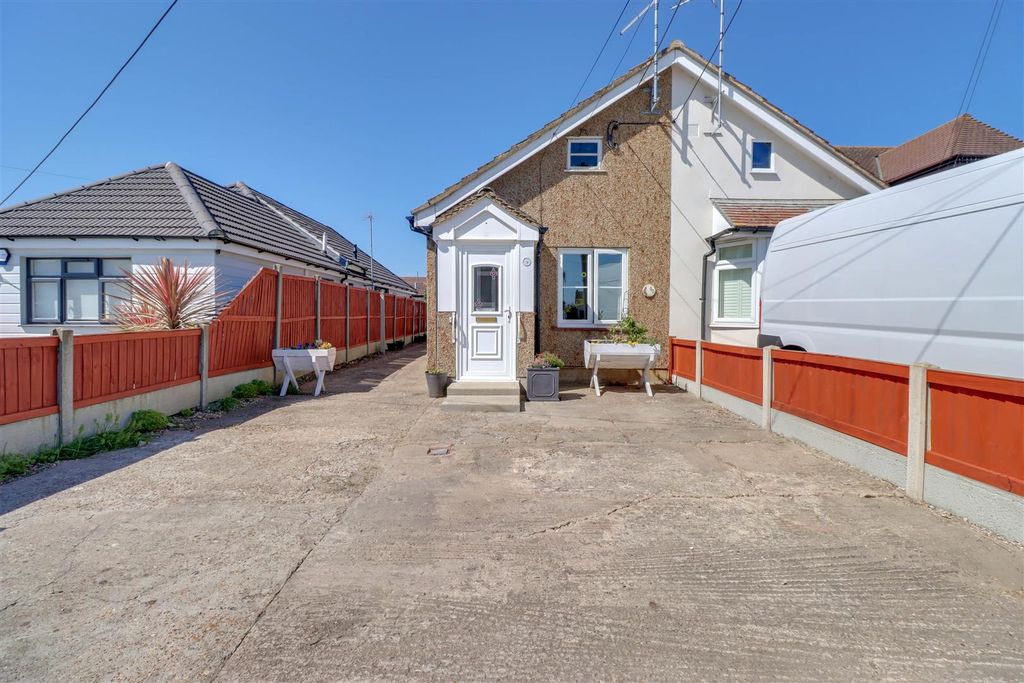 Property photo 1 of 16 90 Nevendon Road-13.Jpg
