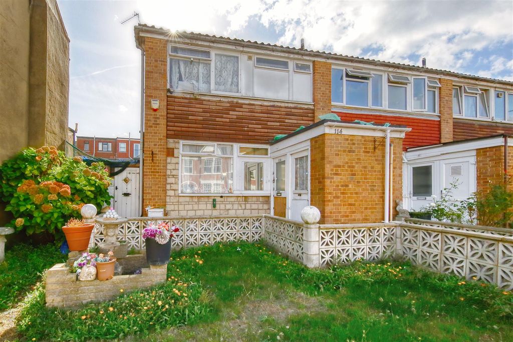 Property photo 1 of 18 114_Penwith_Road_Image4_20226_4 Copy.Jpg