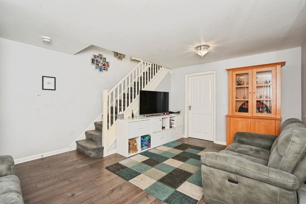 Property photo 3 of 17 Living Room