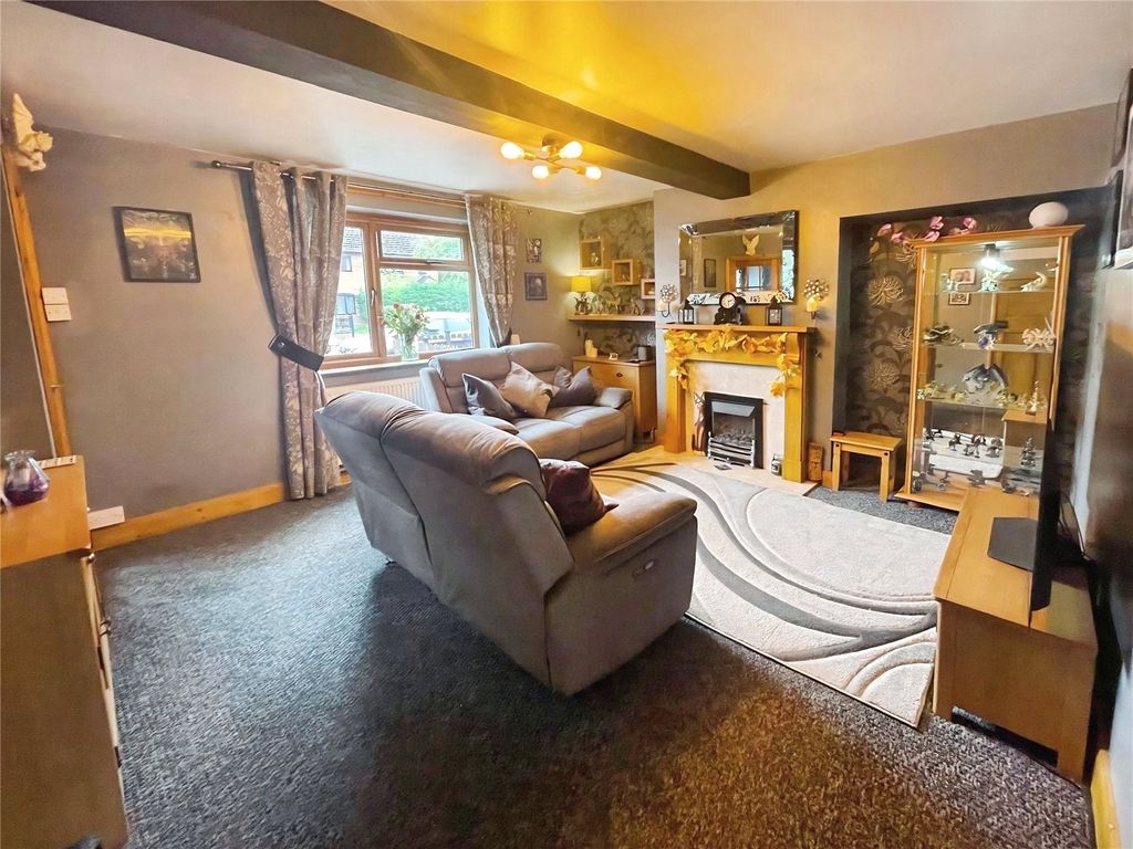 Property photo 3 of 18 Lounge