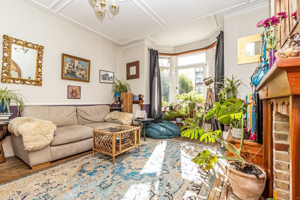 Property photo 3 of 32