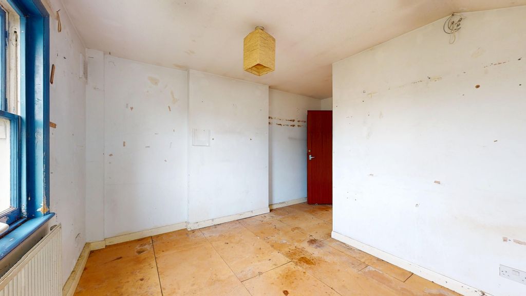 Property photo 2 of 17 Flat C, 15 Lucien Road, Tooting, London, Sw17 8Hs