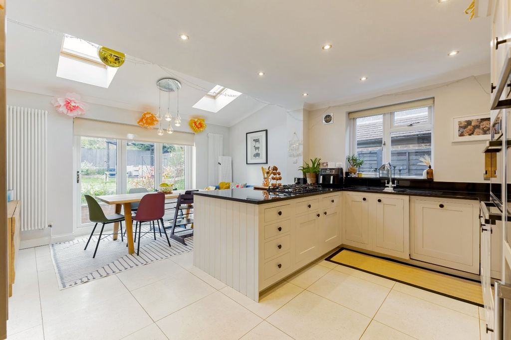 Property photo 2 of 11 Picture No. 17