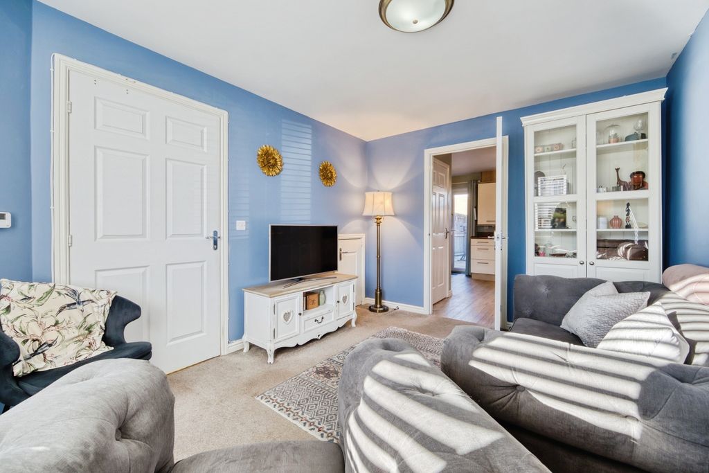 Property photo 3 of 15