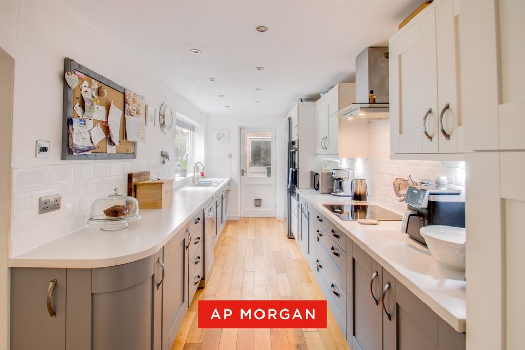 Property photo 3 of 31 Picture No. 18