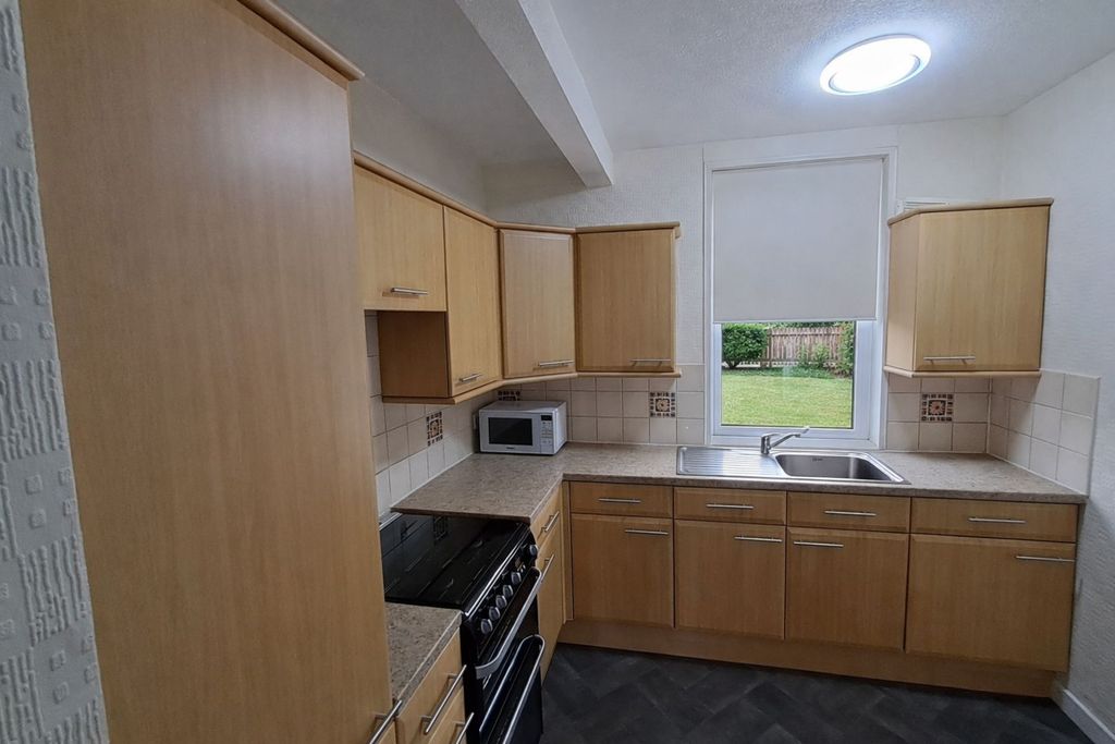 Property photo 3 of 19 Kitchen