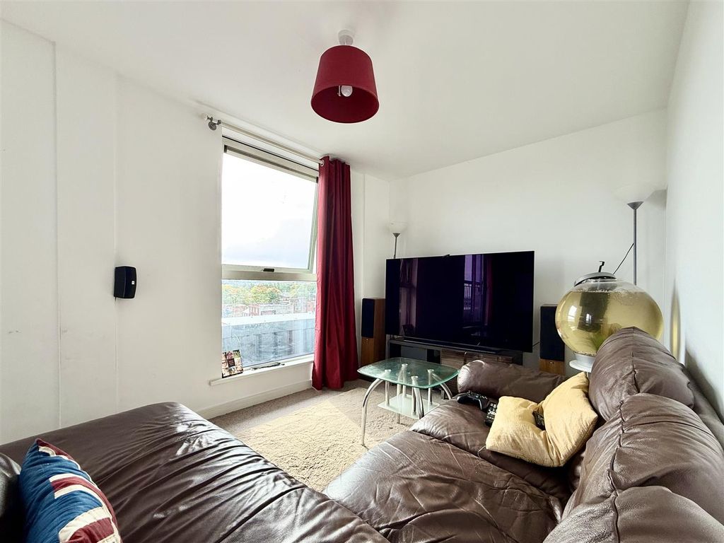 Property photo 3 of 17