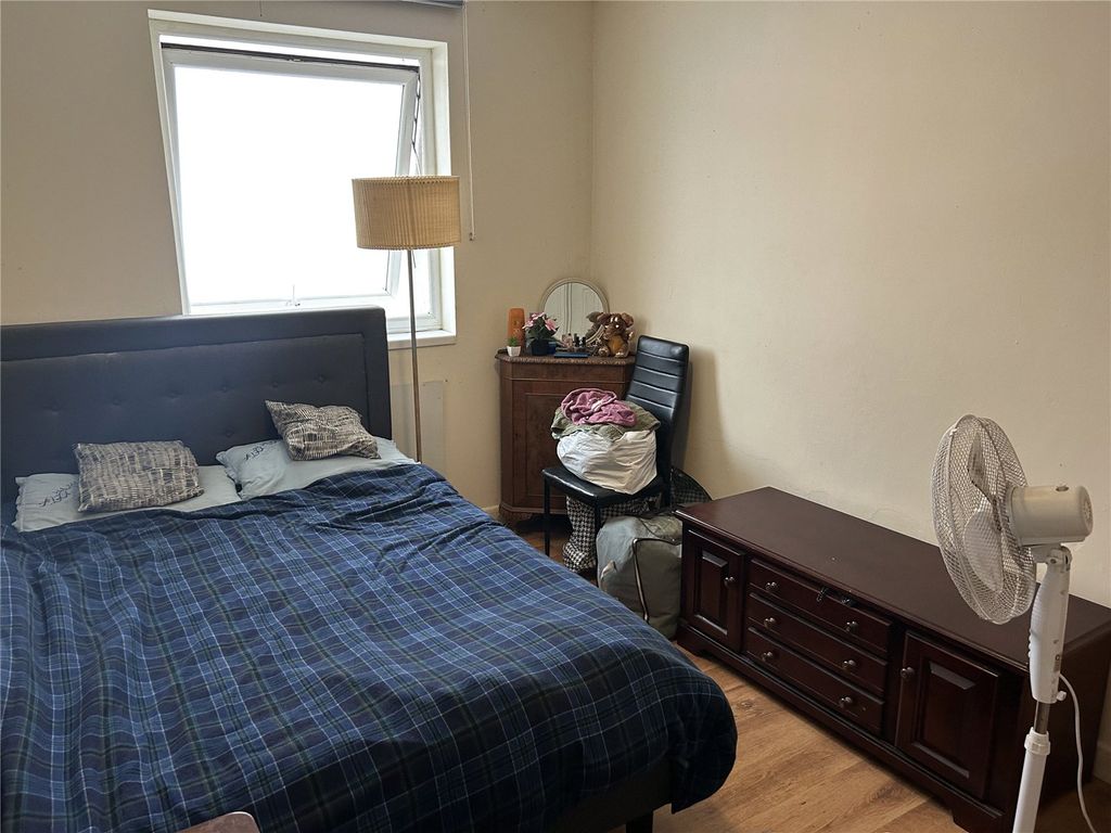 Property photo 1 of 3 Picture No. 02