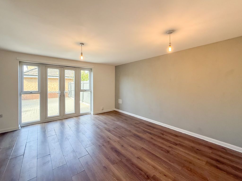 Property photo 2 of 12 Lounge