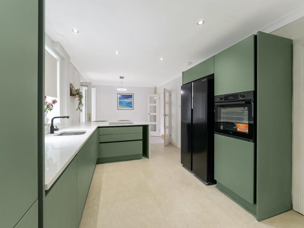 Property photo 3 of 22 Dining/ Kitchen