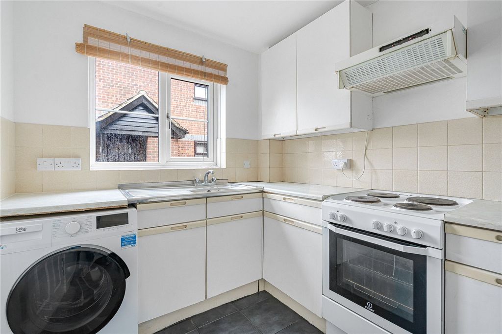 Property photo 3 of 17 Kitchen