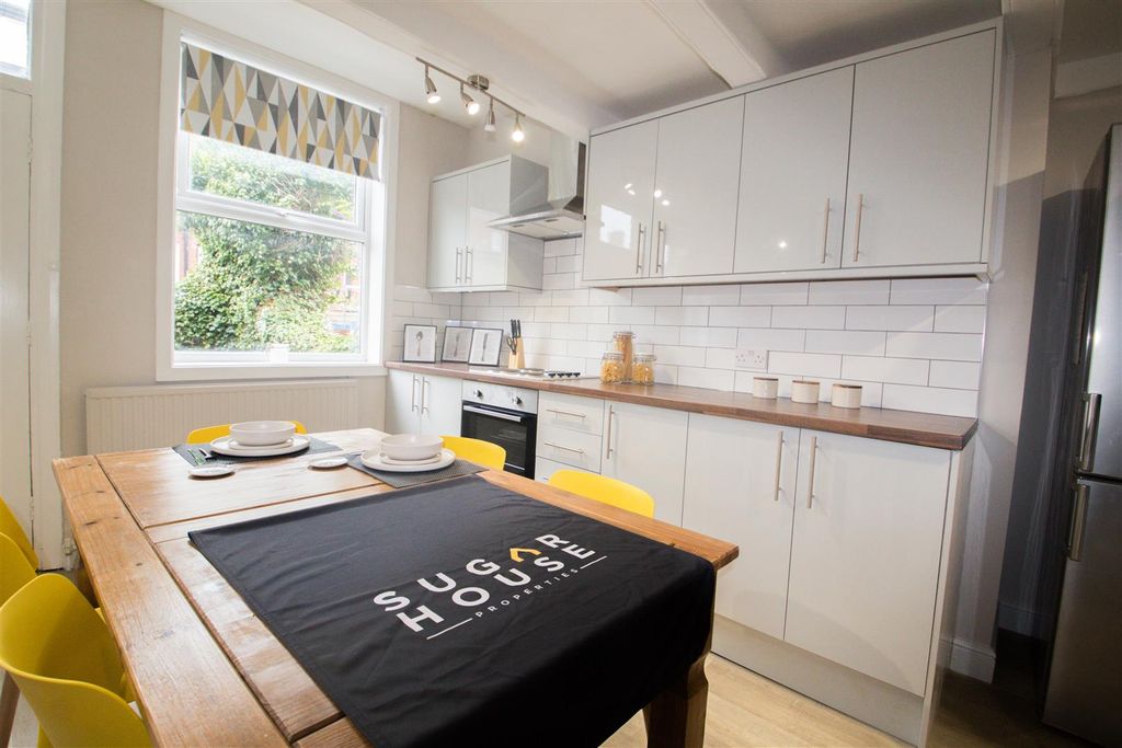 Property photo 2 of 10 Kitchen 2.Jpg