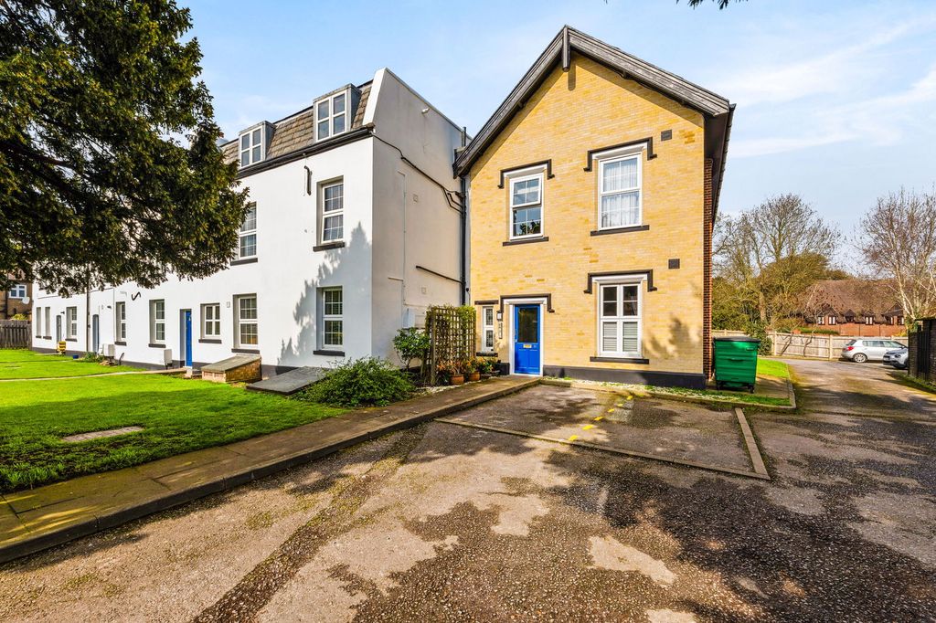 Property photo 2 of 24