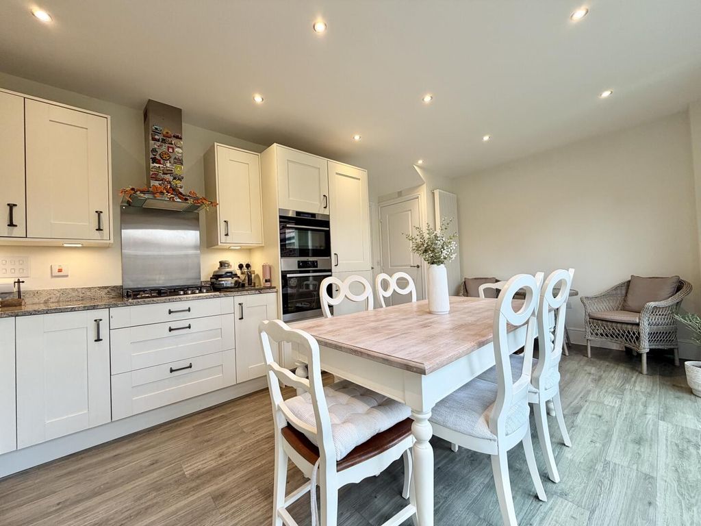 Property photo 2 of 28 Kitchen/Diner