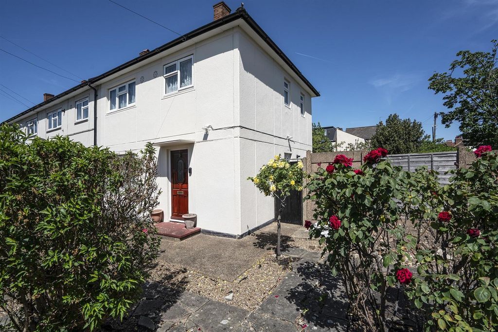 Property photo 1 of 14 10 Watson Close, Colliers Wood, Sw19 External 2 v2