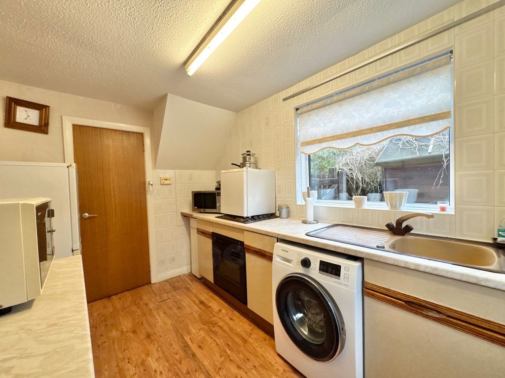 Property photo 3 of 21 Munnoch Crescent Kitchen 1