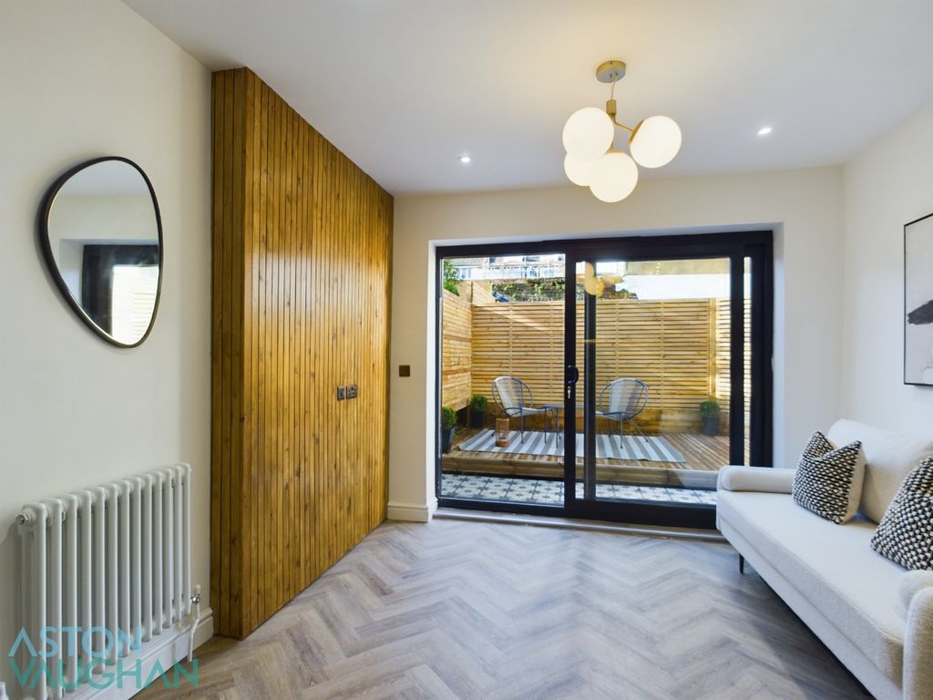 Property photo 2 of 32 4904923