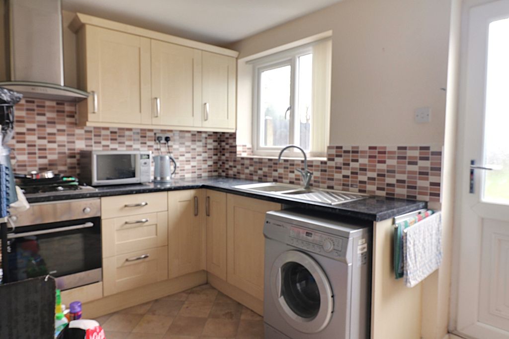 Property photo 2 of 5 Kitchen