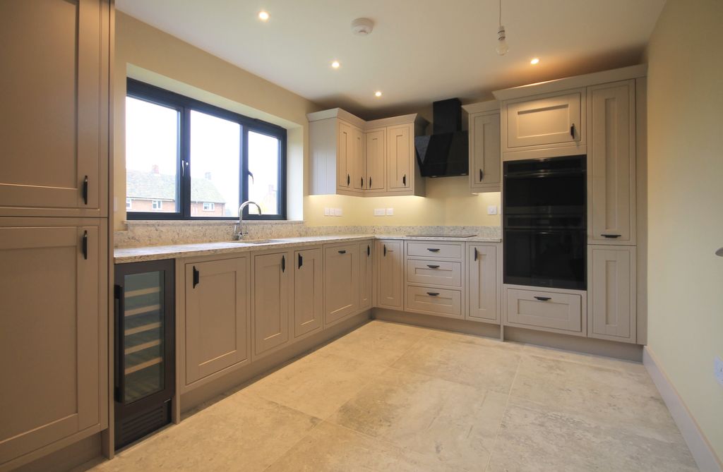 Property photo 3 of 12 Kitchen/Breakfast Room