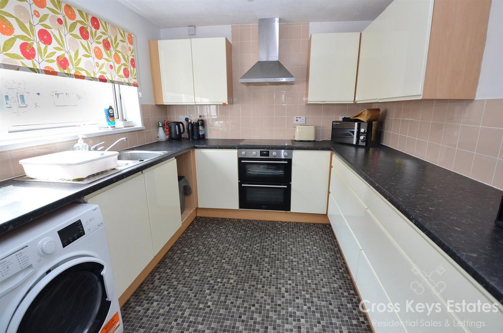 Property photo 2 of 17 Kitchen