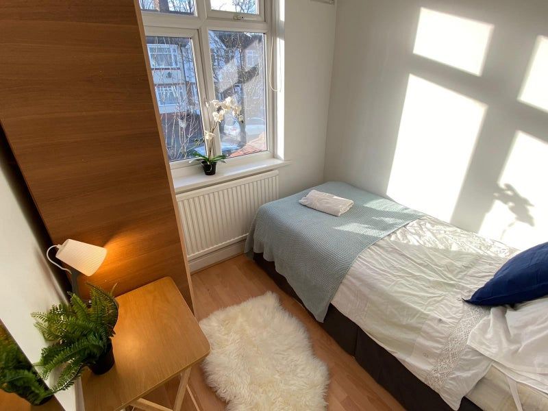 Property photo 1 of 14 Room 5- £635 Available Now