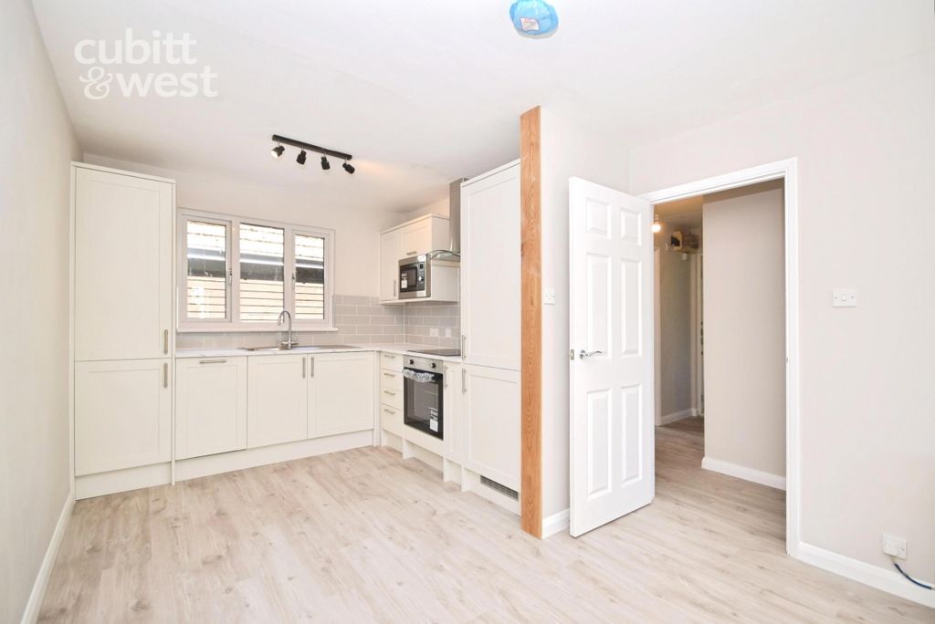 Property photo 1 of 7 Kitchen/Dining Area