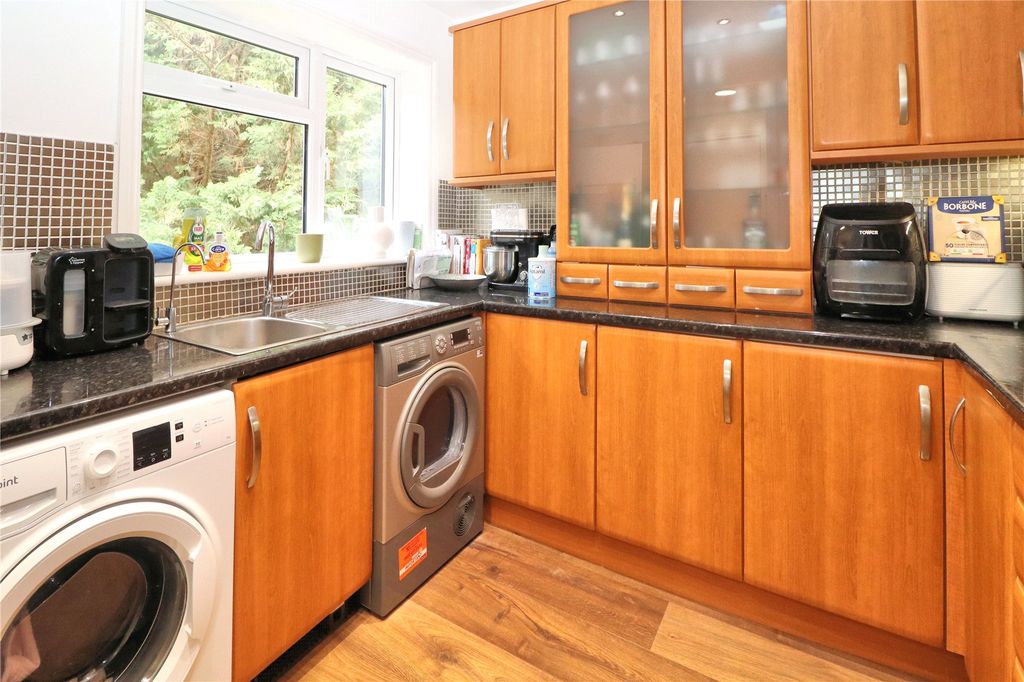 Property photo 3 of 16 Picture No. 12