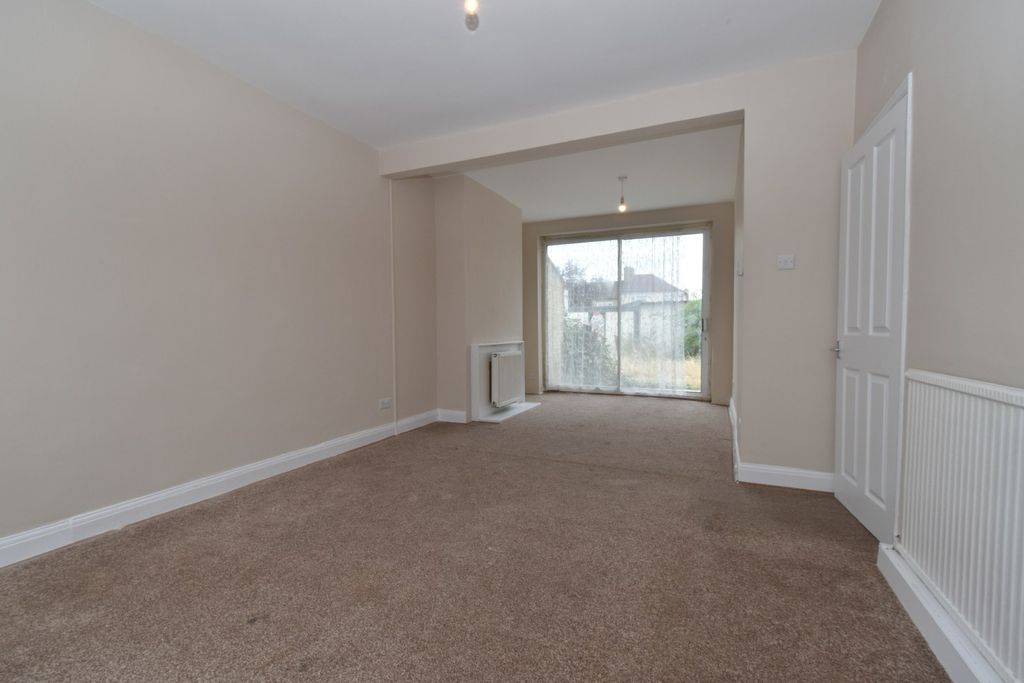 Property photo 3 of 13 Media