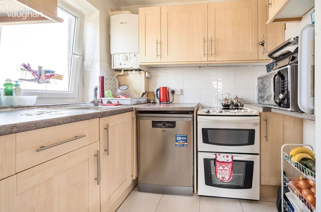 Property photo 3 of 5 Kitchen