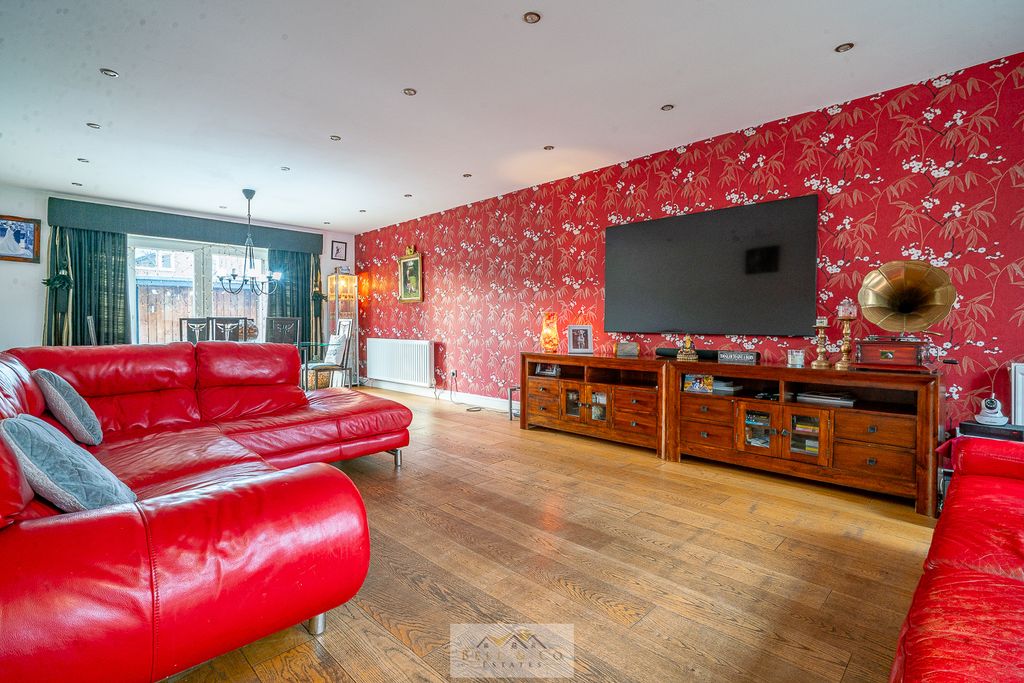 Property photo 2 of 29 Lounge 1.1