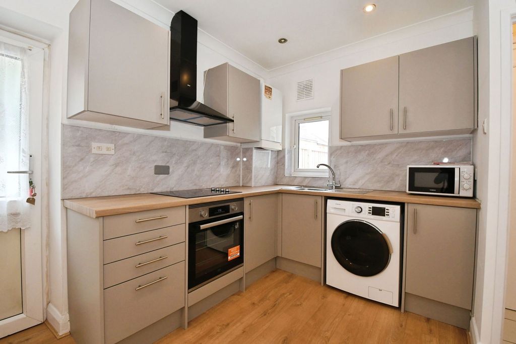 Property photo 1 of 5
