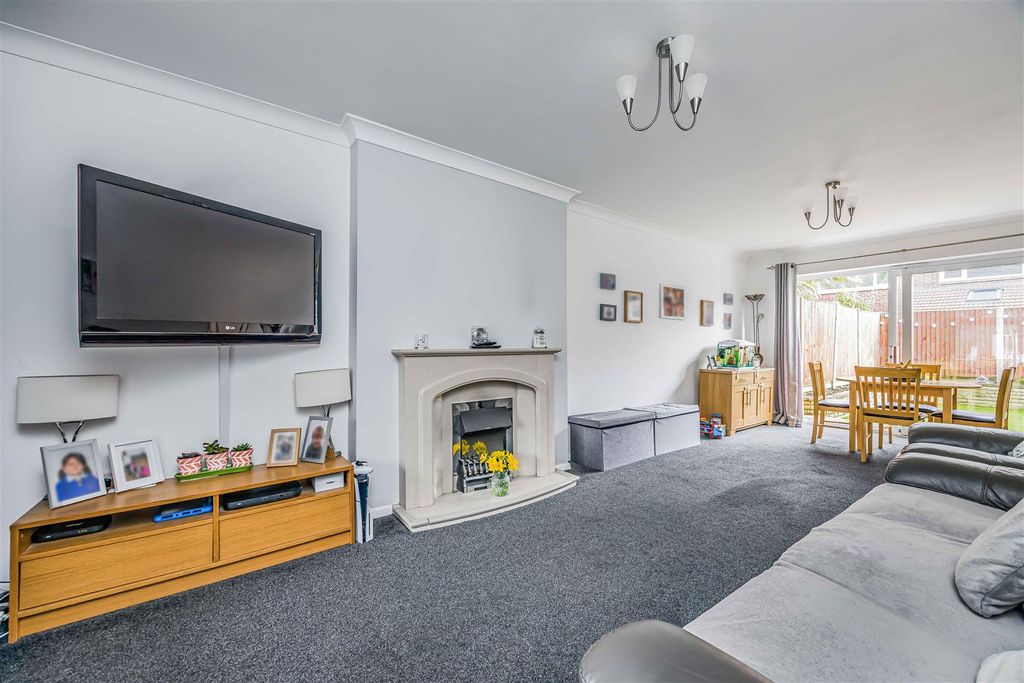 Property photo 2 of 22 11 Whimbrel Close, Southsea-Small-Porticomarketing