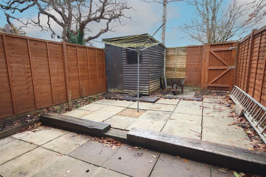 Property photo 3 of 10 Garden.Jpg