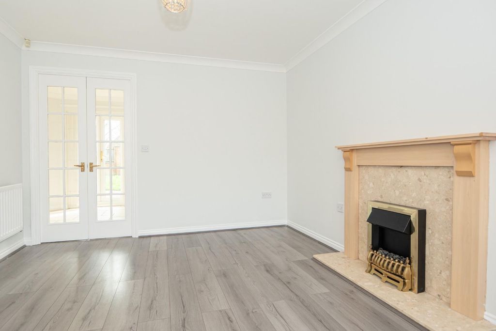 Property photo 2 of 24 Living Room