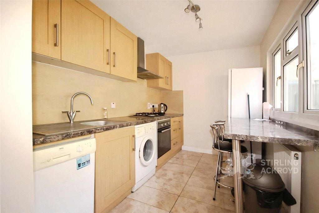 Property photo 3 of 7 Kitchen