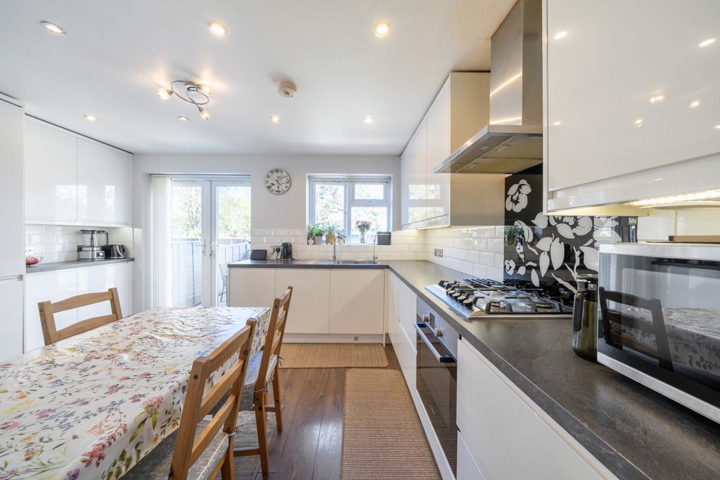 Property photo 3 of 20 1439556-9-69Ea53d...