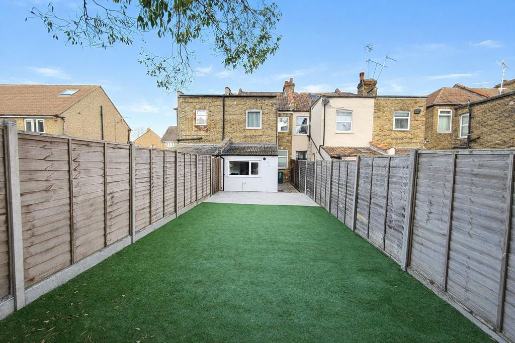 Property photo 1 of 12 Garden