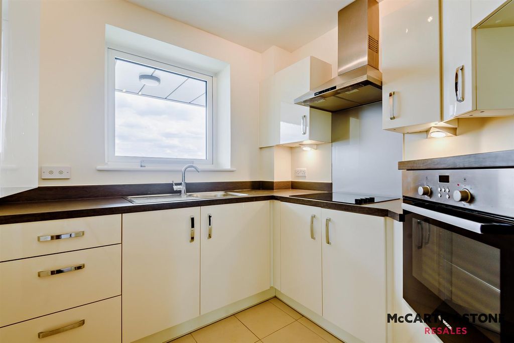 Property photo 2 of 8 8604361-Interior14-800.Jpg