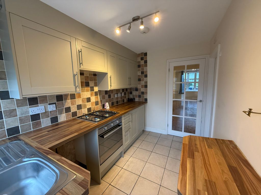 Property photo 3 of 17 Kitchen