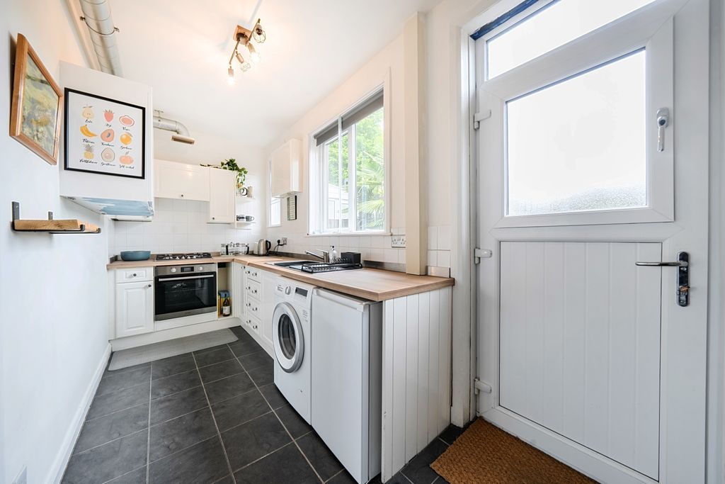 Property photo 3 of 14 1463513-21-6A0c4270834Bf-Arw