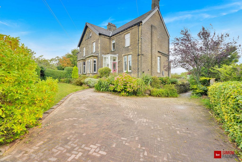 Property photo 1 of 35