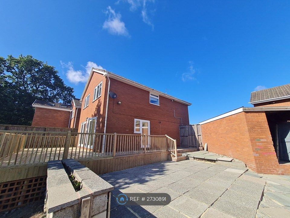Property photo 2 of 17 4 Bed Detached With Direct Deck & Patio Access