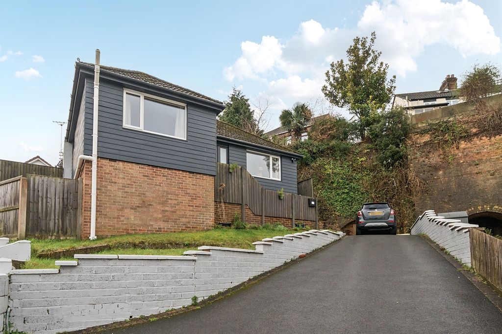 Property photo 3 of 21