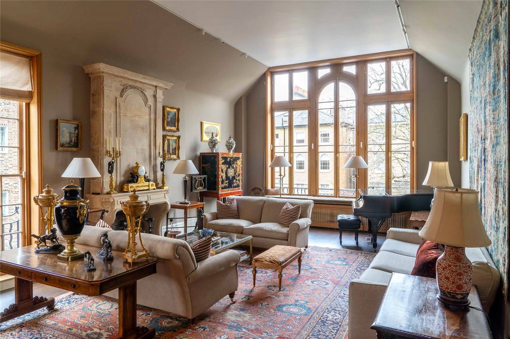 Property photo 1 of 10 Studio Drawing Room