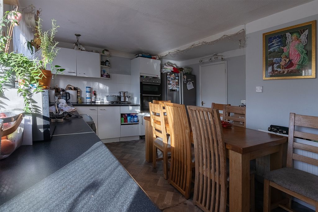 Property photo 3 of 37