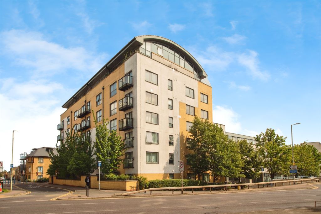 Property photo 1 of 18