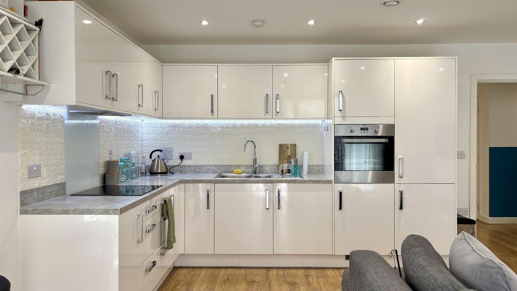 Property photo 2 of 15 Two Bedrooms For Sale In Beckton - Barrain London