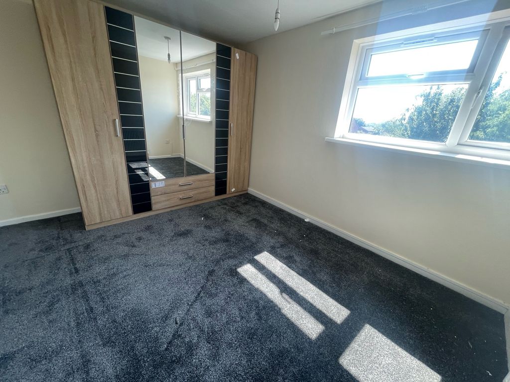 Property photo 2 of 10 Bathroom