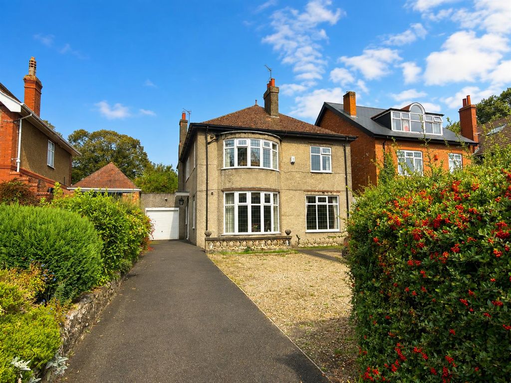 Property photo 1 of 17 Externally